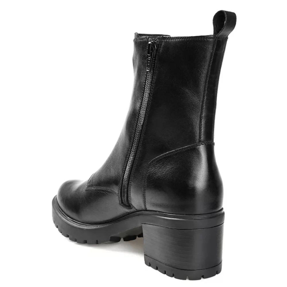 Journee Signature Collection Norrah black leather ankle boots sz 9